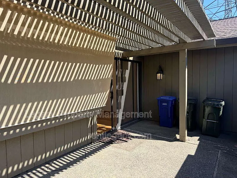 255 Munroe St — Photo 26
