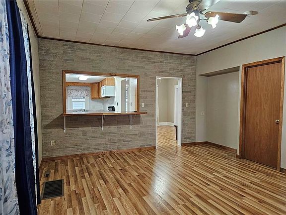 4th image of 601 S Park St