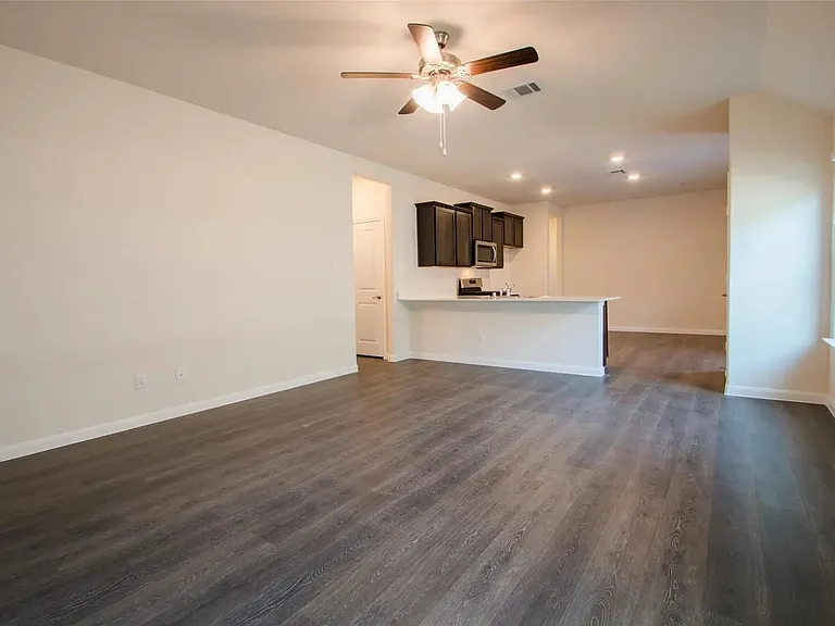 3936 Oak Creek Cir — Photo 15