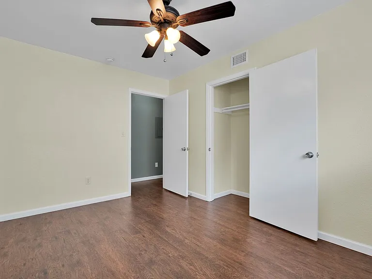 417 E Lindbergh Blvd — Photo 11
