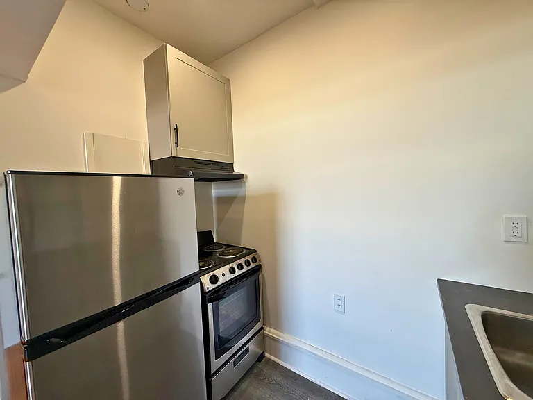 191 McLeod St — Photo 10
