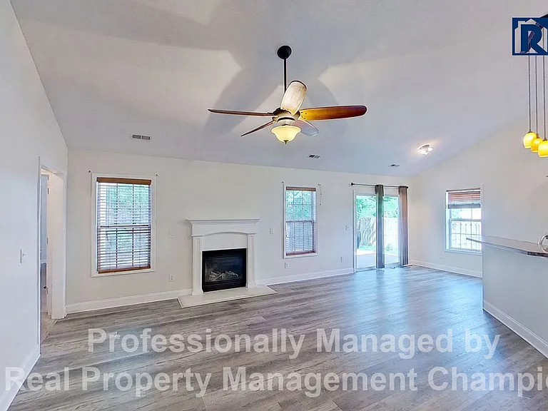 1734 Heatherstone Ln — Photo 2