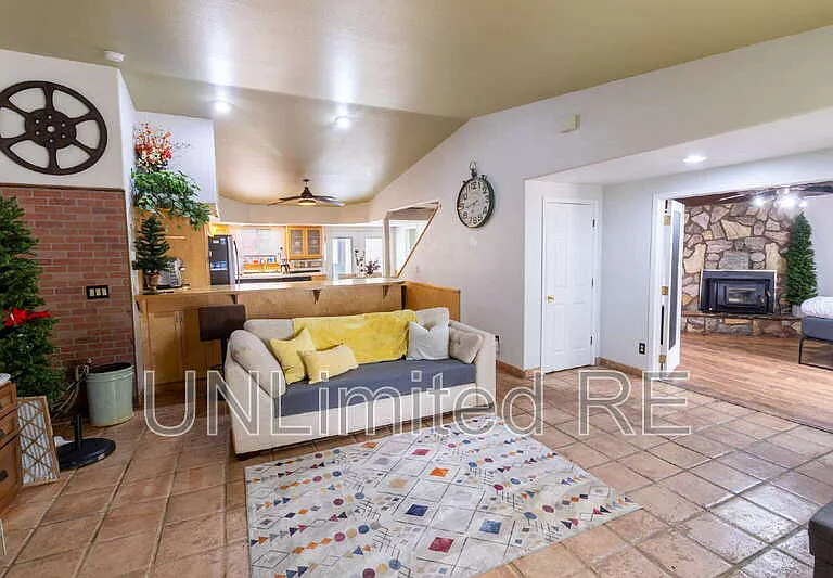 3565 N Manor Rd — Photo 6
