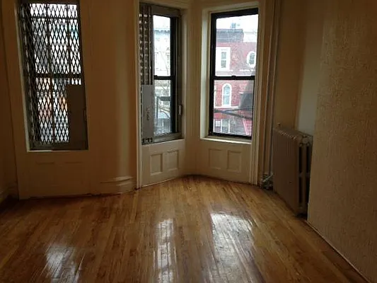 Rented by Premier Metro Realty Corp | media 12