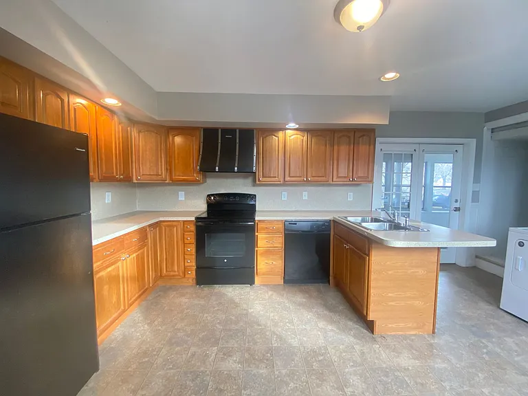 223 W Main St — Photo 5