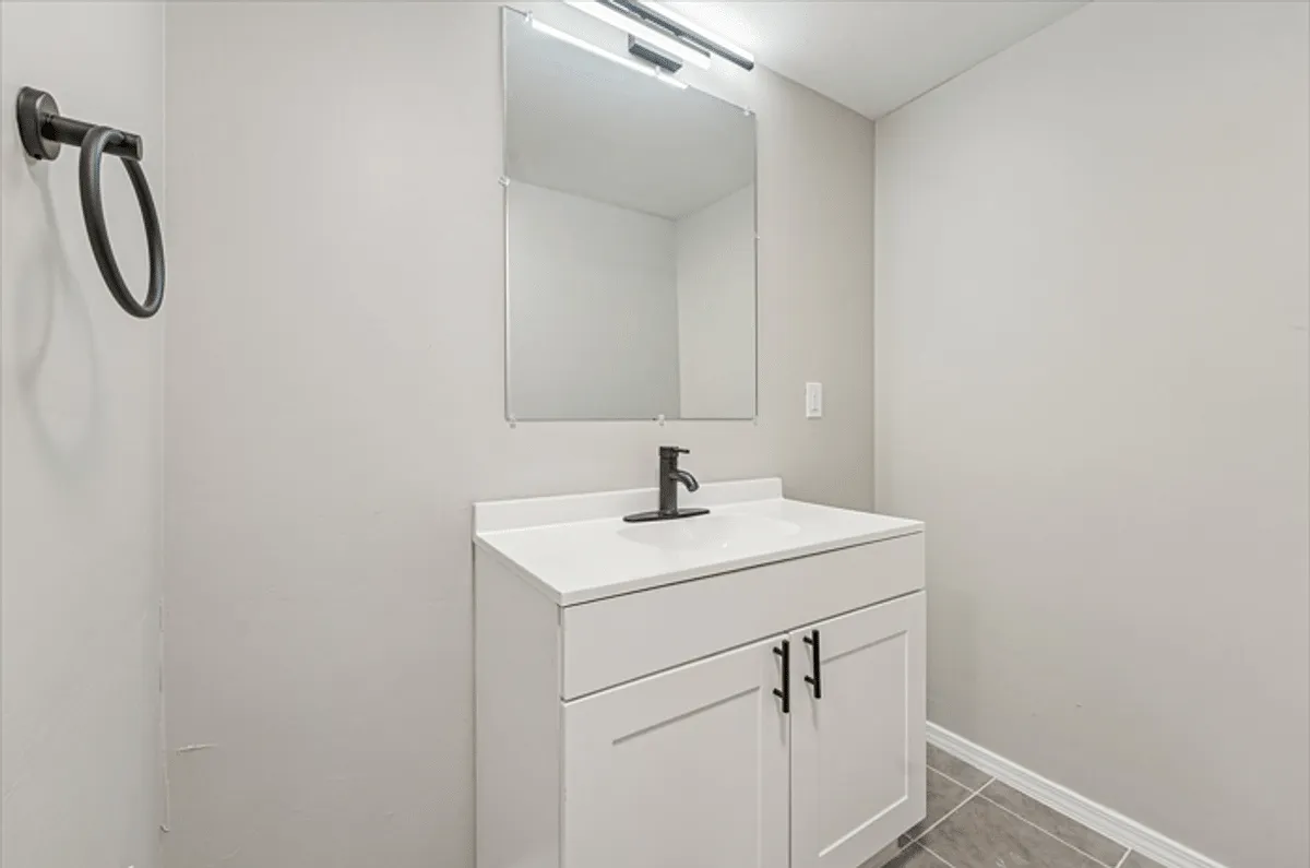 6002 Will Rogers Rd — Photo 2