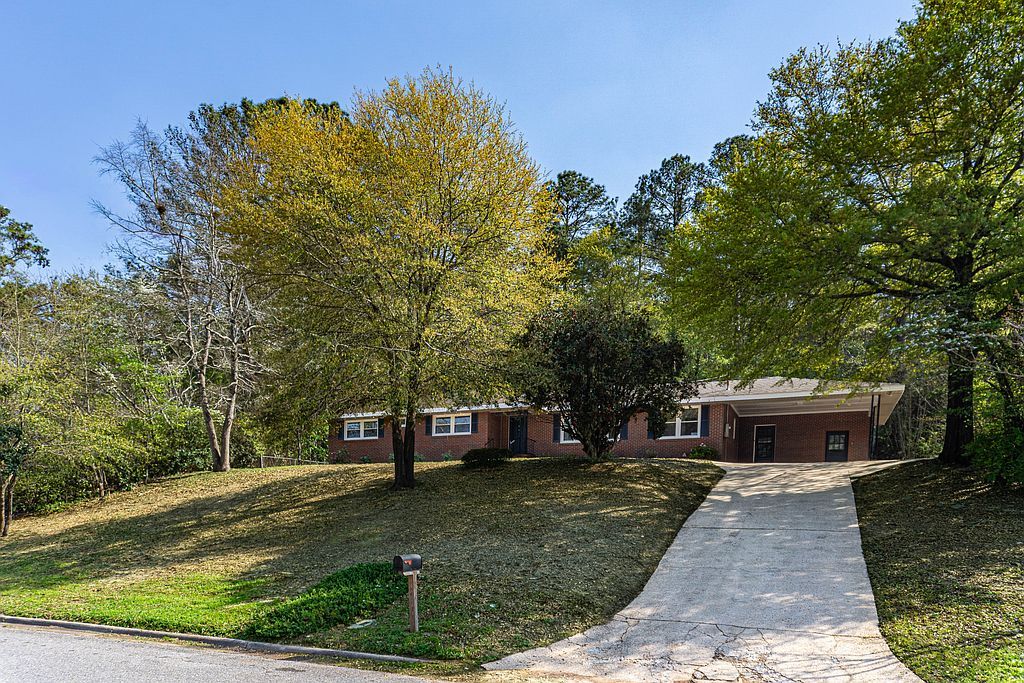801 28th St - Property Image