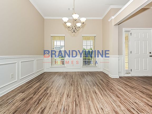 3rd image of 800 Summit Park Trl