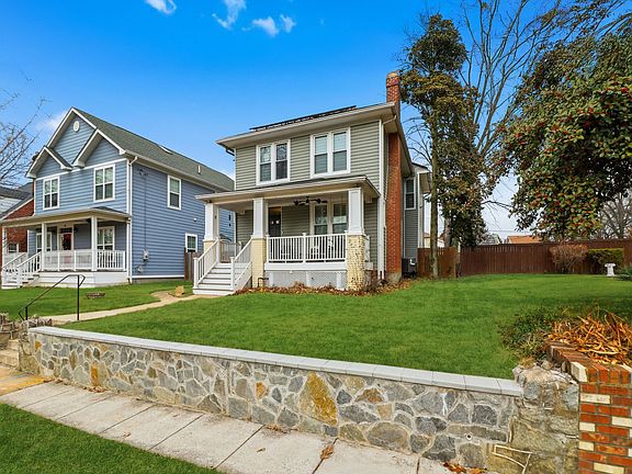 4th image of 30 Longfellow St NE