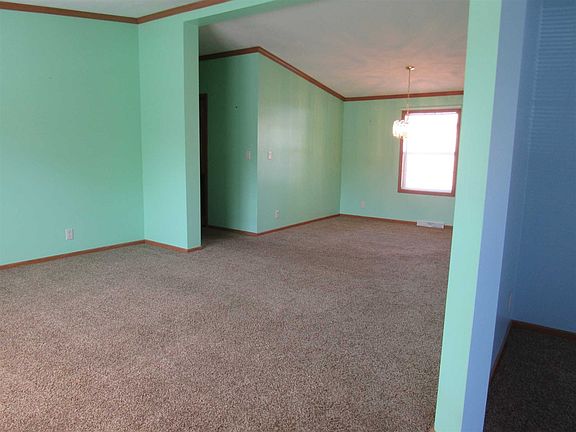 5th image of 82 N Kerry Dr
