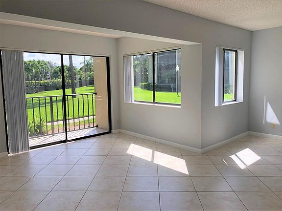 5th image of 504 Shady Pine Way APT C1