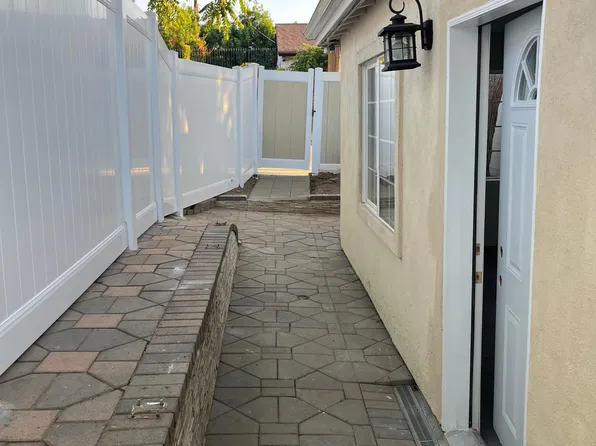 10904 Scoville Ave, Sunland, CA 91040