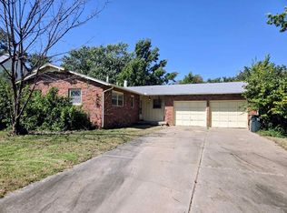 6114 Edinburg St, Wichita, KS 67220