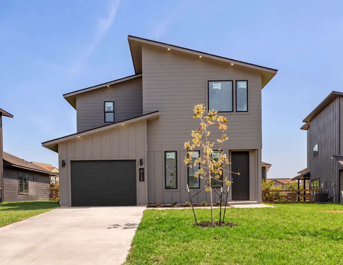 Pre-Lease Fall 2027 Luxury Home In South College Station — Photo 1