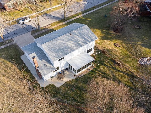3rd image of 305 Aspen Village Dr