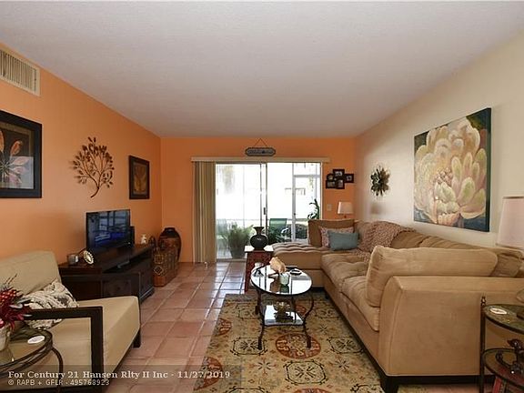 5th image of 801 Pine Dr APT 5
