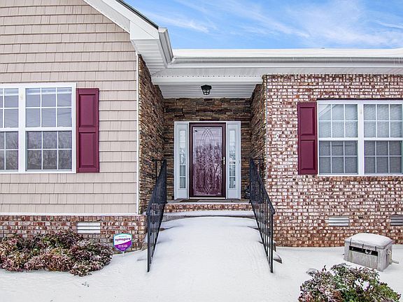 5th image of 3136 Hawthorn Dr