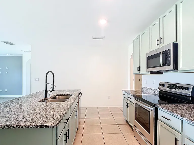 3230 33rd Ave NE — Photo 1