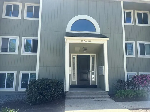 400 New River Rd APT 111, Lincoln, RI 02838