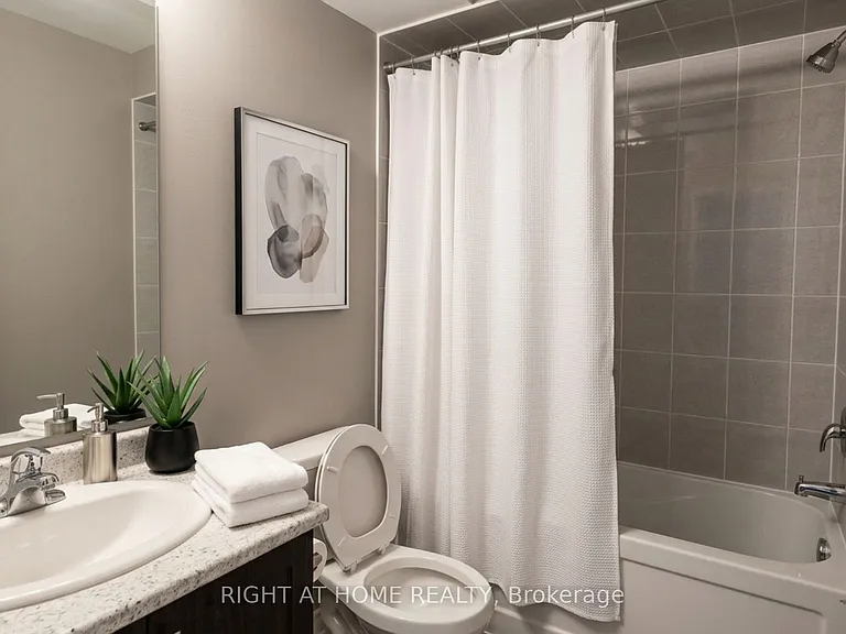 1758 Lawrence Ave W #1 — Photo 30