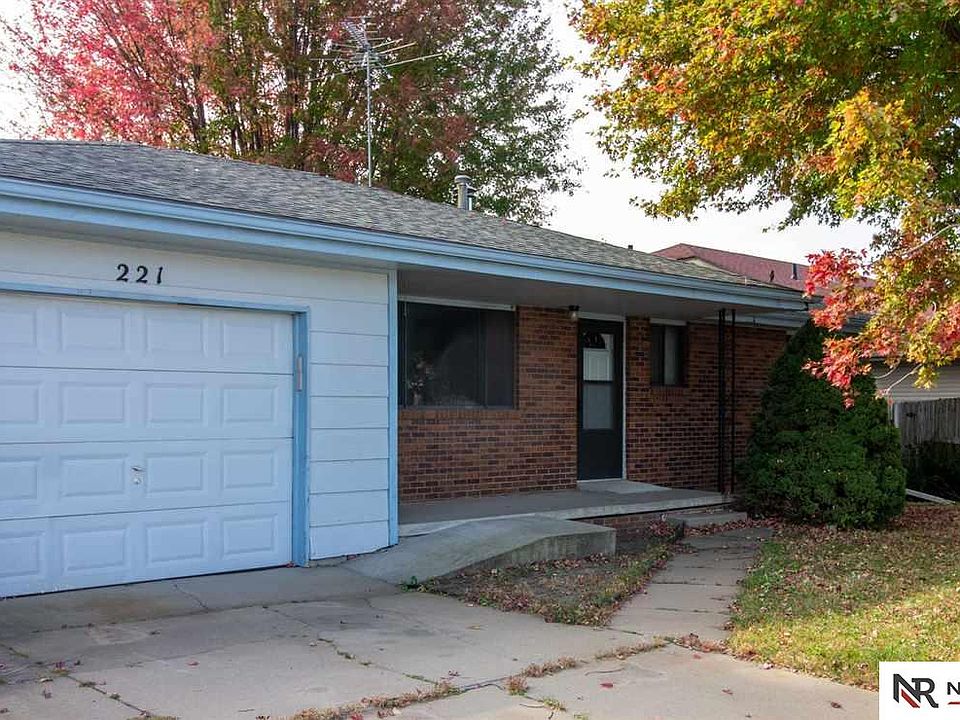 2nd image of 221 Hartley St