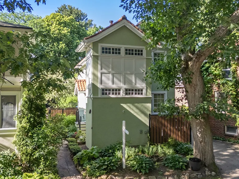 4 Gracewood Park — Photo 3
