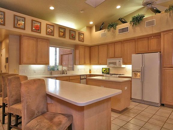 4th image of 9550 N Calle Loma Linda