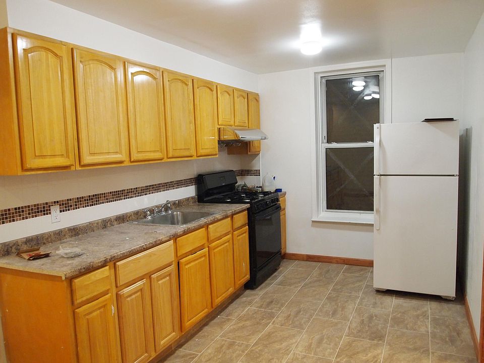 1st image of 2672 E 24th St #2