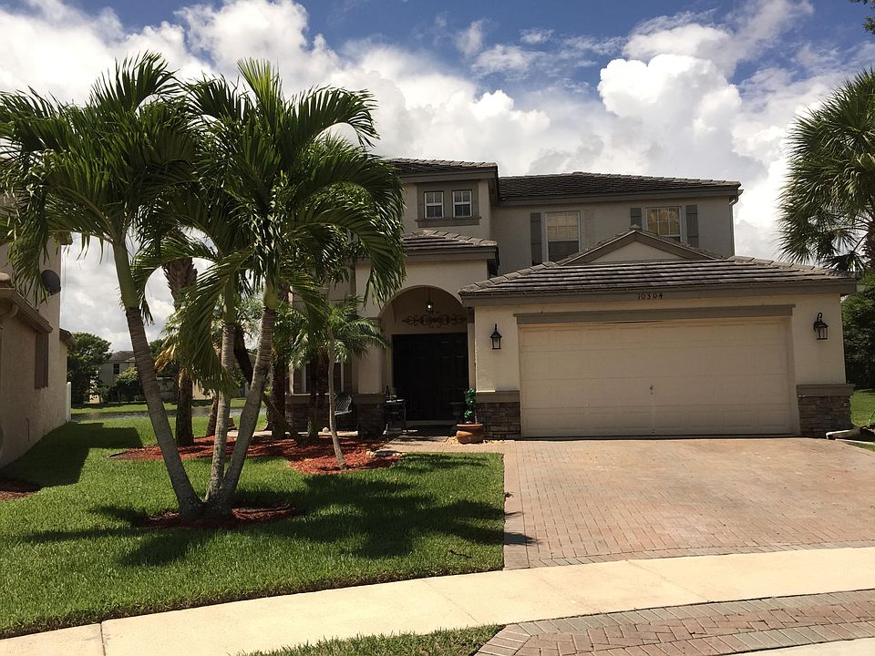 Home For Sale In Thoroughbred Lakes