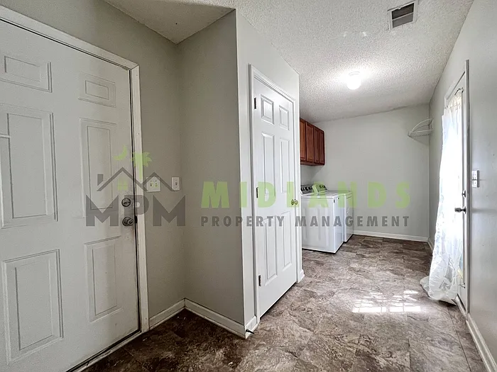 4 bed, 3.0 bath, 2650 sqft, $2,550 — Photo 3