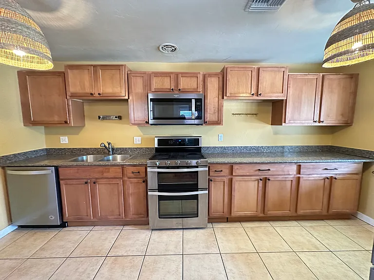 2208 N Rita Ave — Photo 14