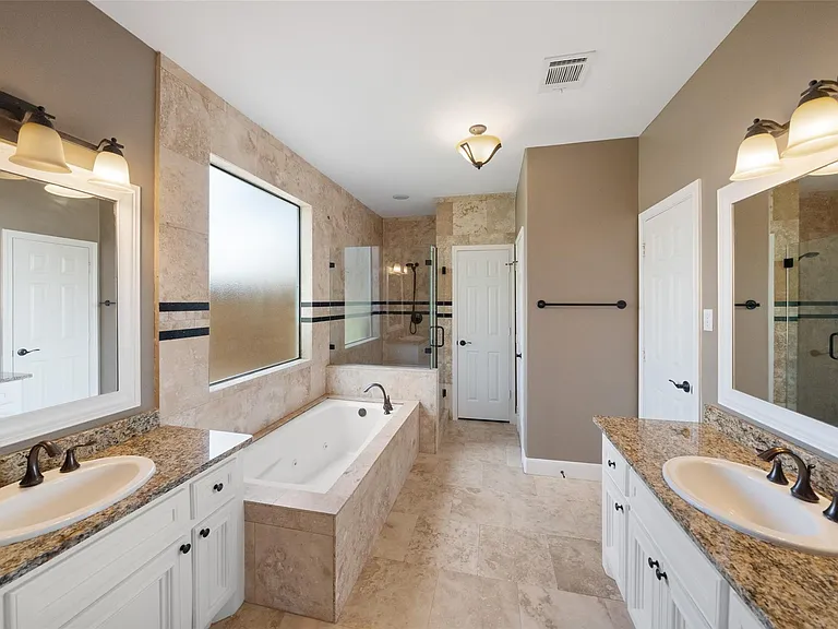 2438 Ripplewood Dr — Photo 13