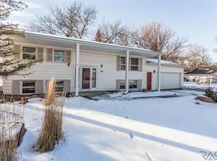 105 S Needles Dr, Brandon, SD 57005