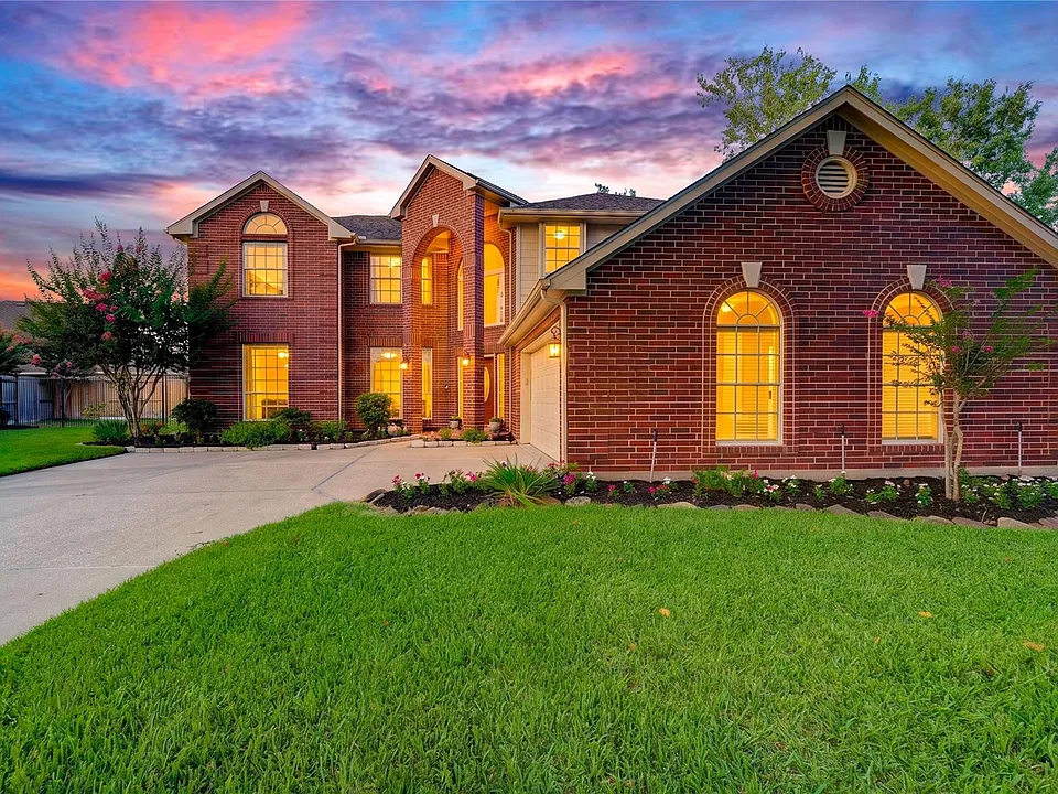 3211 Hickory Grove Ln