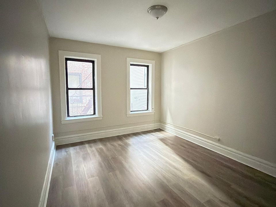 2nd image of 124 Osborne Ter #2