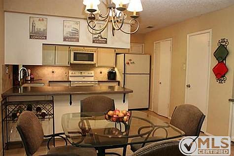5th image of 2304 Oakwood Ln