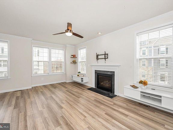 3rd image of 324 Spring Bank Way