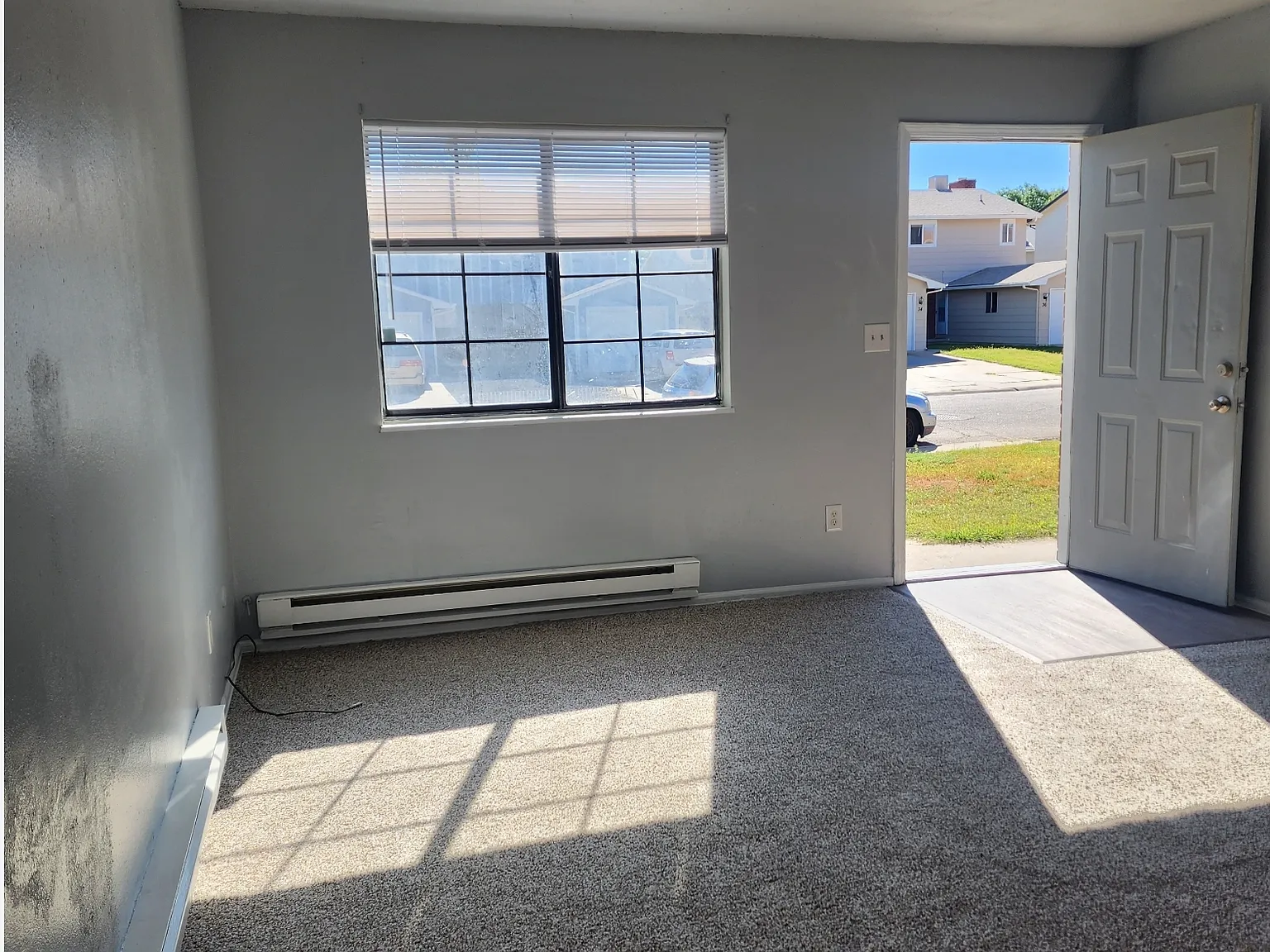 2 bed, 1.5 bath, 1000 sqft, $1,300 — Photo 2