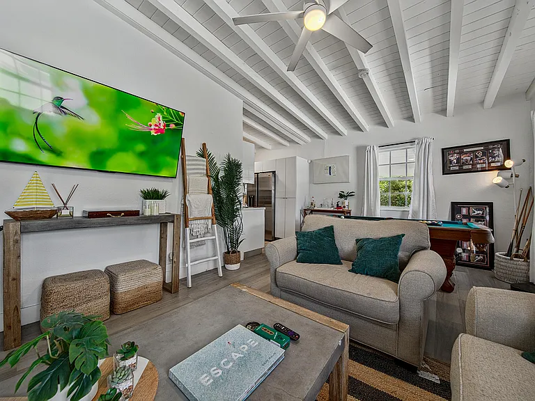 140 SE 9th Ave — Photo 3