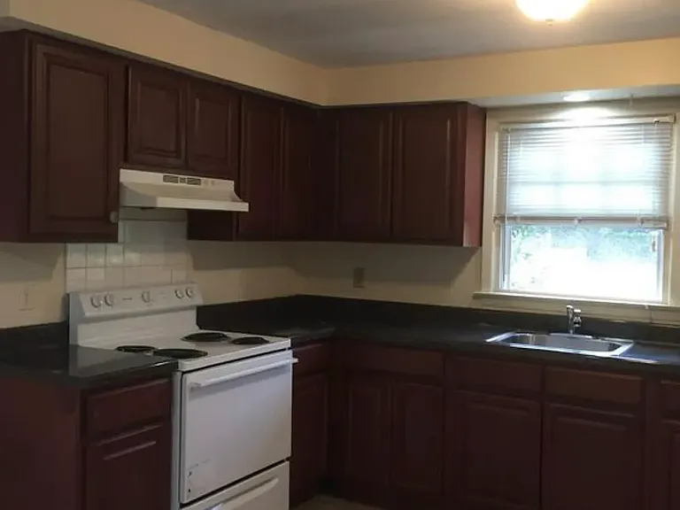 27 Manila Ave #2 — Photo 4