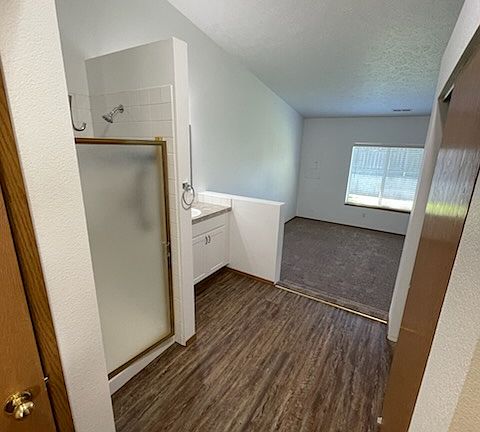 4th image of 618 E Cozza Dr