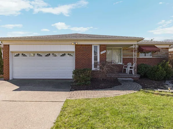 11316 Irvington Dr, Warren, MI 48093