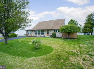 19 Tinsel Rd, Levittown, PA 19056