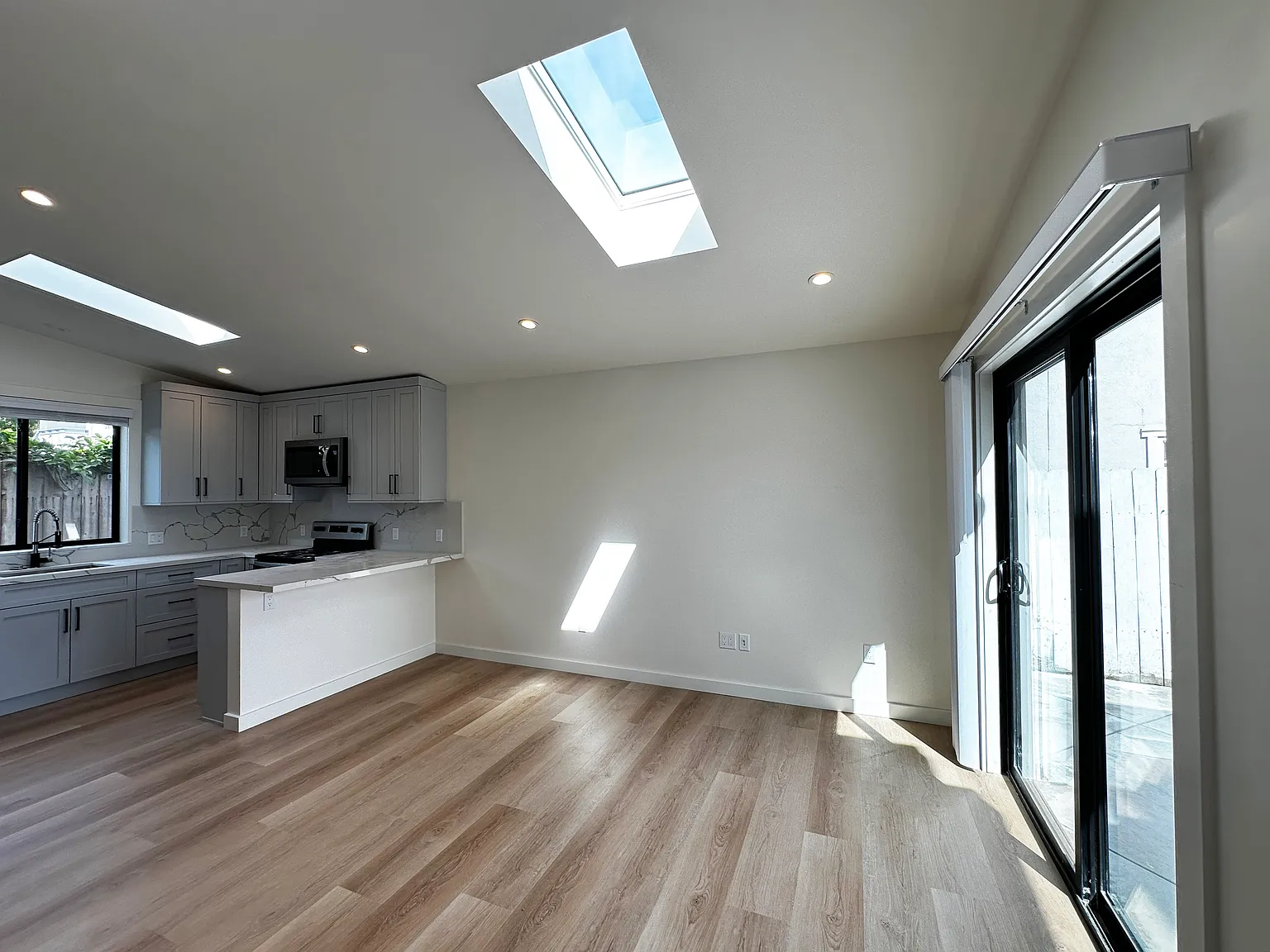 4 bed, 1200 sqft, $13,000 — Photo 3