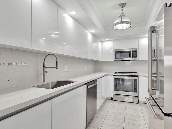 5th image of 2901 S Bayshore Dr APT 16G