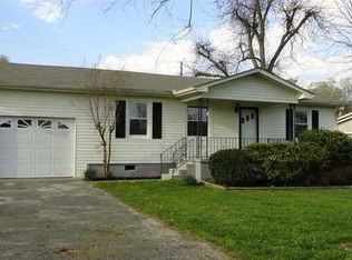 100 W Douglas St, Sheffield, AL 35660