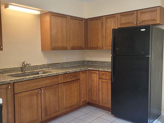 4th image of 352-360 W Pine St