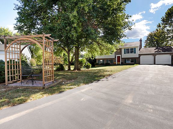 Cul-De-Sac / Street View