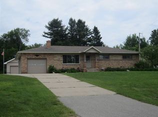 E9516 Lehnen Rd, Munising, MI 49862