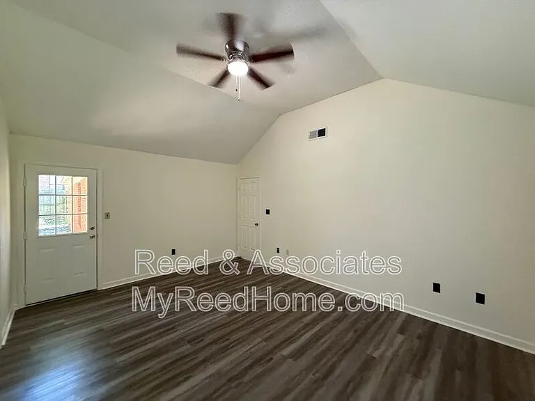 6758 Valerie Dr — Photo 7